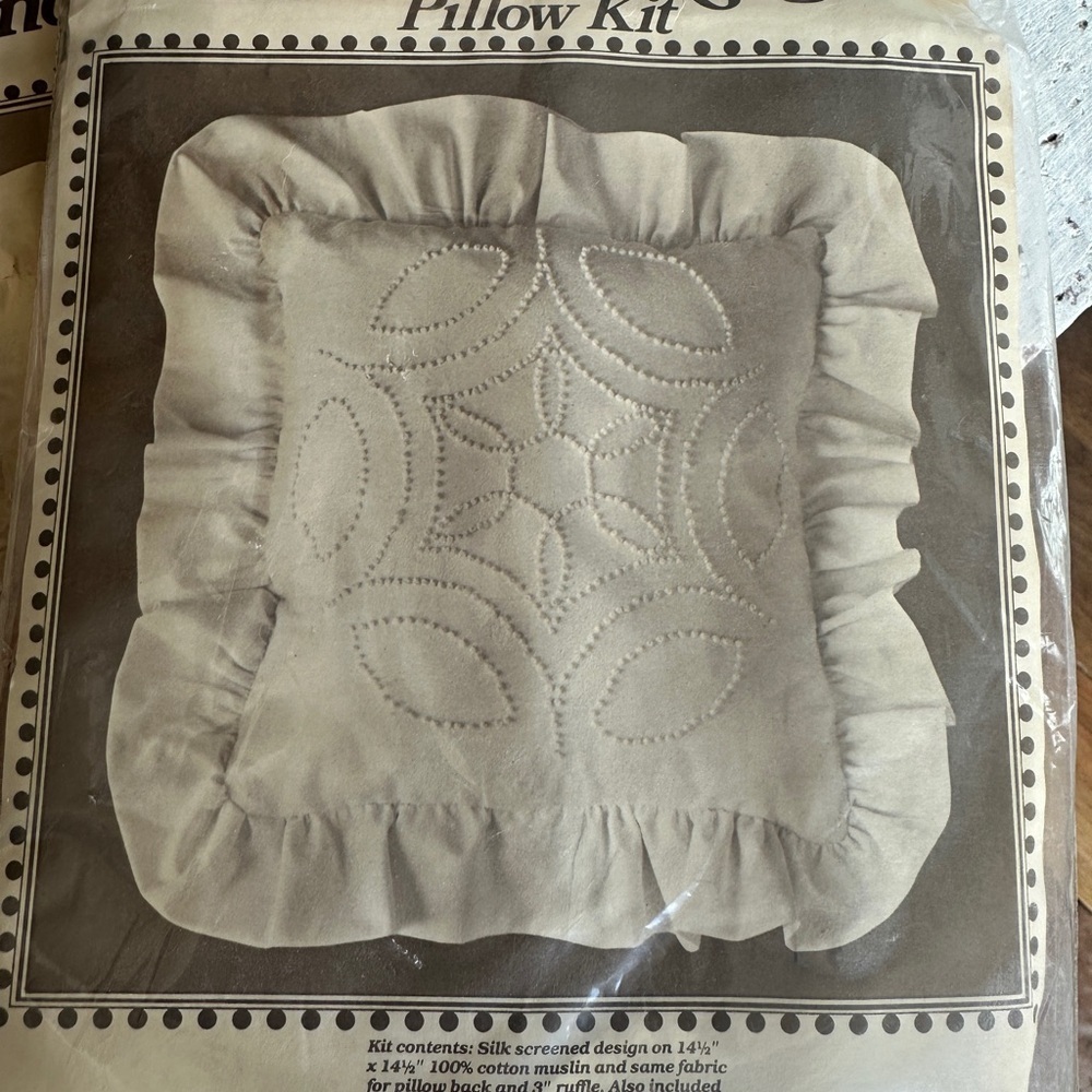 Vintage Pillow Kit with Ruffled Edges - Cream